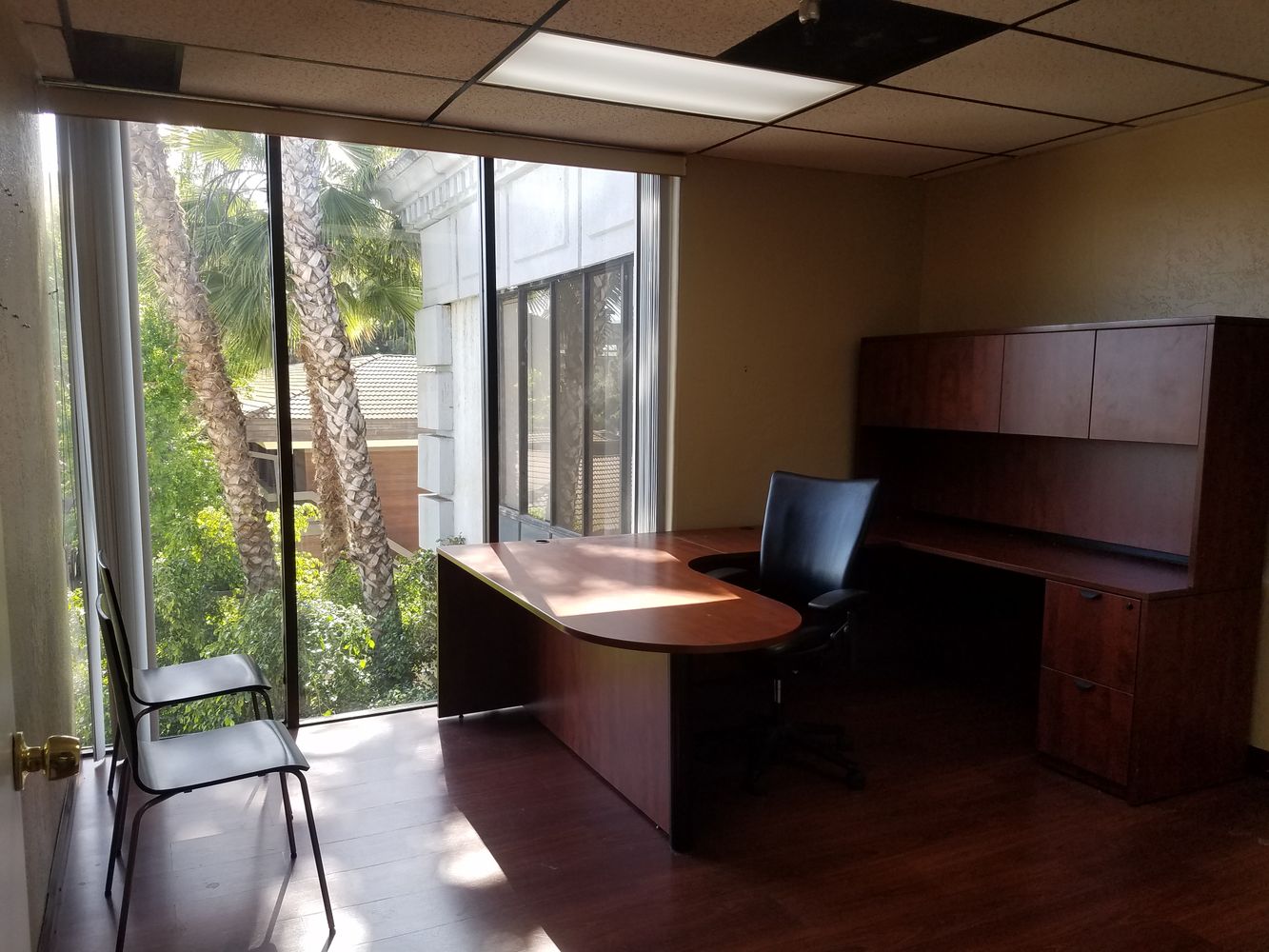 EXCELLENT LAY-OUT. RECEPTION, 2 EXTRA LARGE ROOMS, PRIVATE OFFICE. SALES FLOOR.